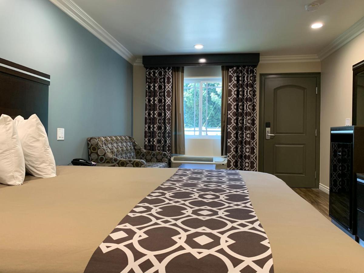 Walnut Inn & Suites West Covina Bagian luar foto