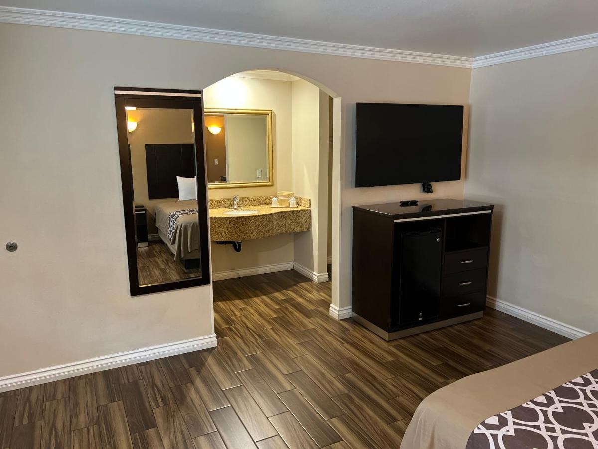 Walnut Inn & Suites West Covina Bagian luar foto