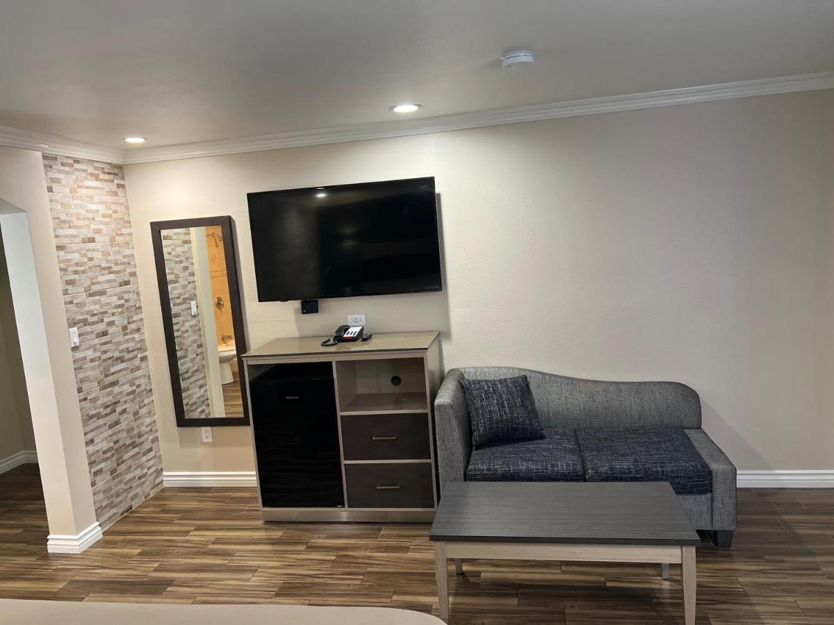 Walnut Inn & Suites West Covina Bagian luar foto