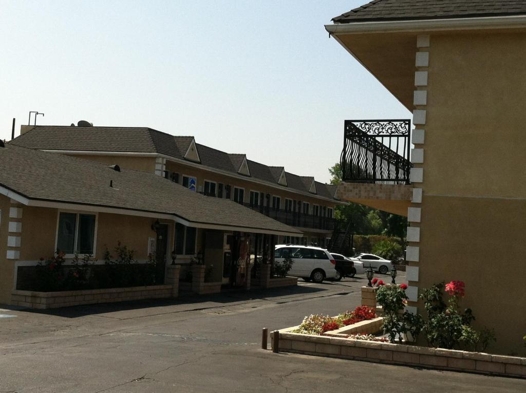 Walnut Inn & Suites West Covina Bagian luar foto