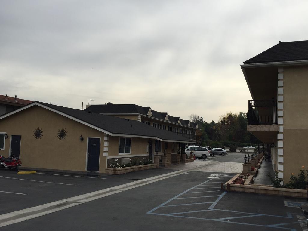 Walnut Inn & Suites West Covina Bagian luar foto