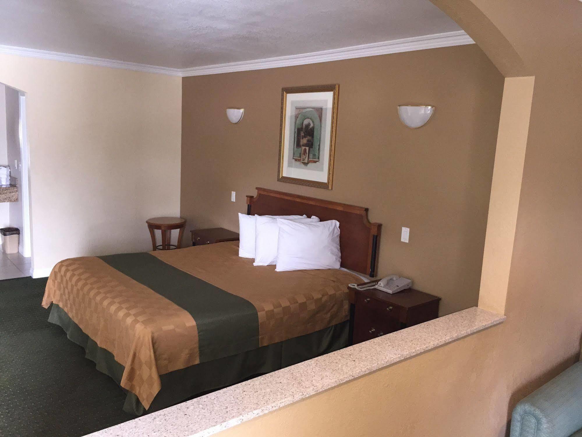 Walnut Inn & Suites West Covina Bagian luar foto
