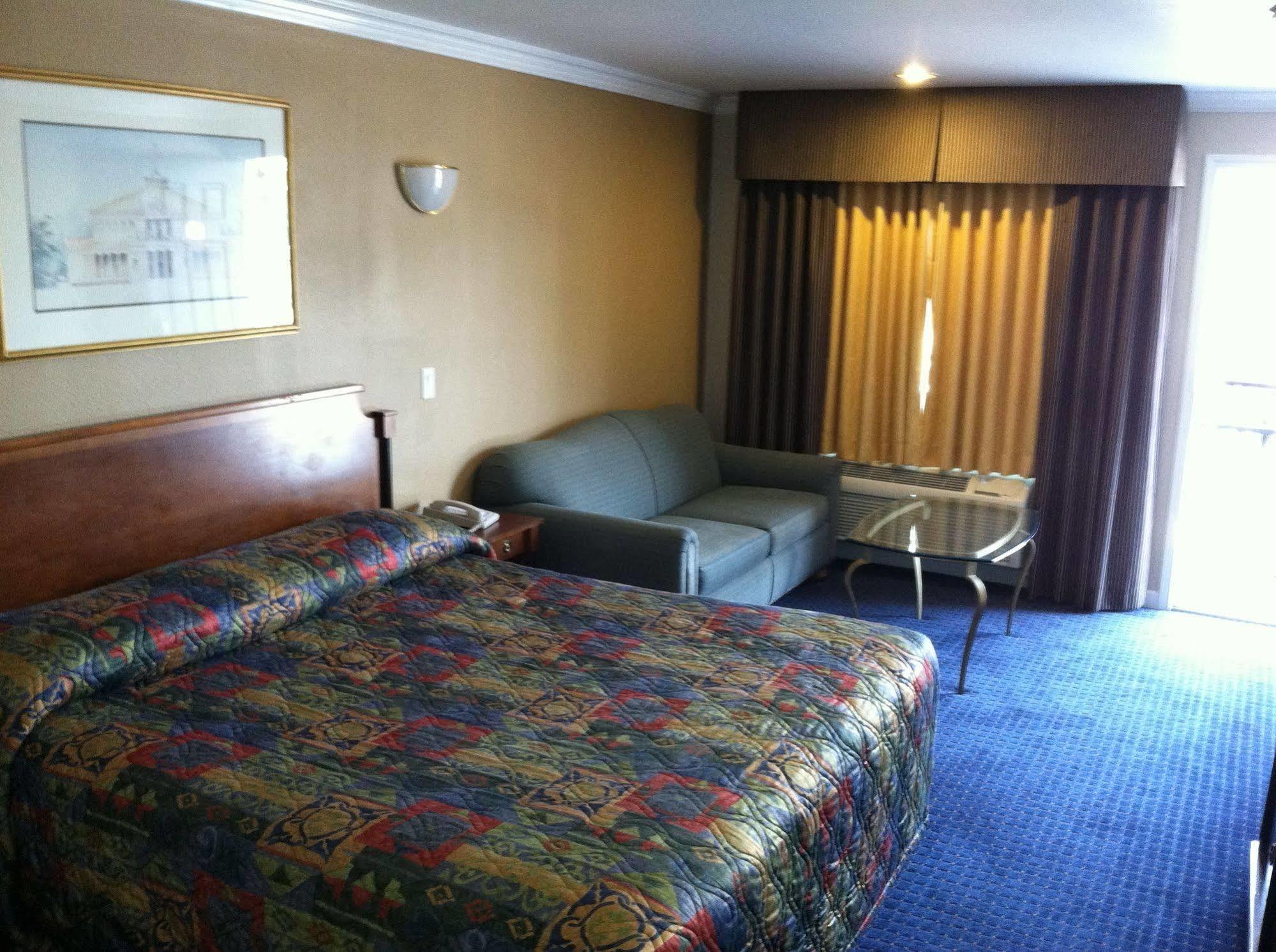 Walnut Inn & Suites West Covina Bagian luar foto