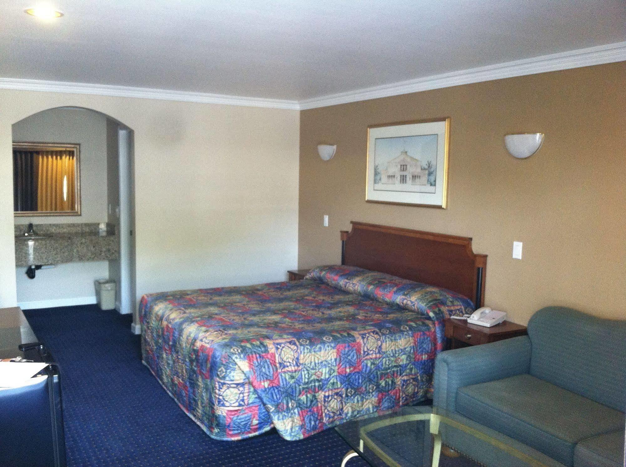 Walnut Inn & Suites West Covina Bagian luar foto
