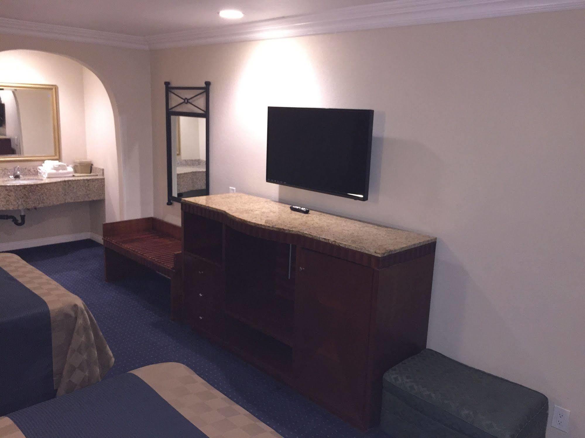 Walnut Inn & Suites West Covina Bagian luar foto