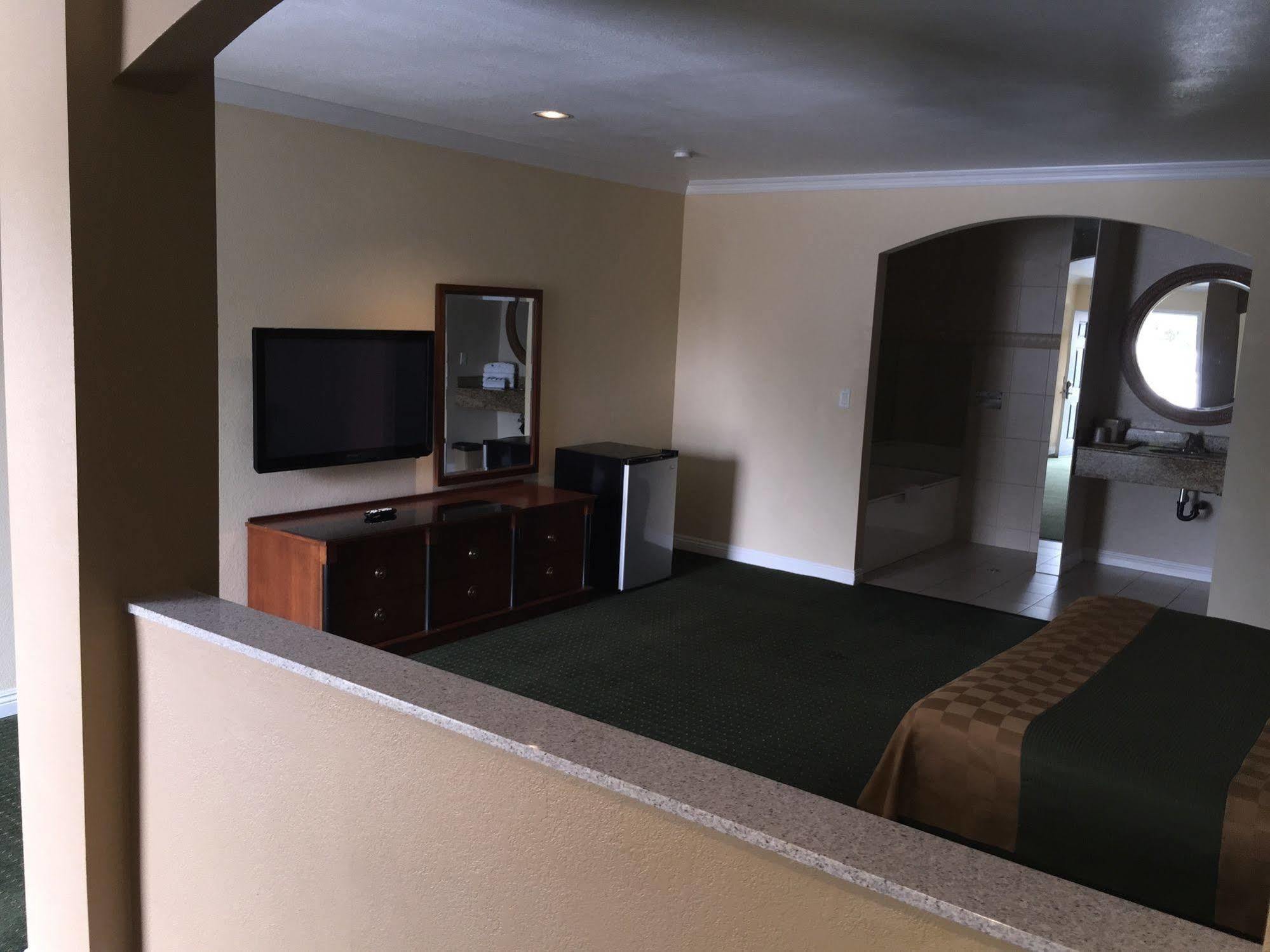 Walnut Inn & Suites West Covina Bagian luar foto