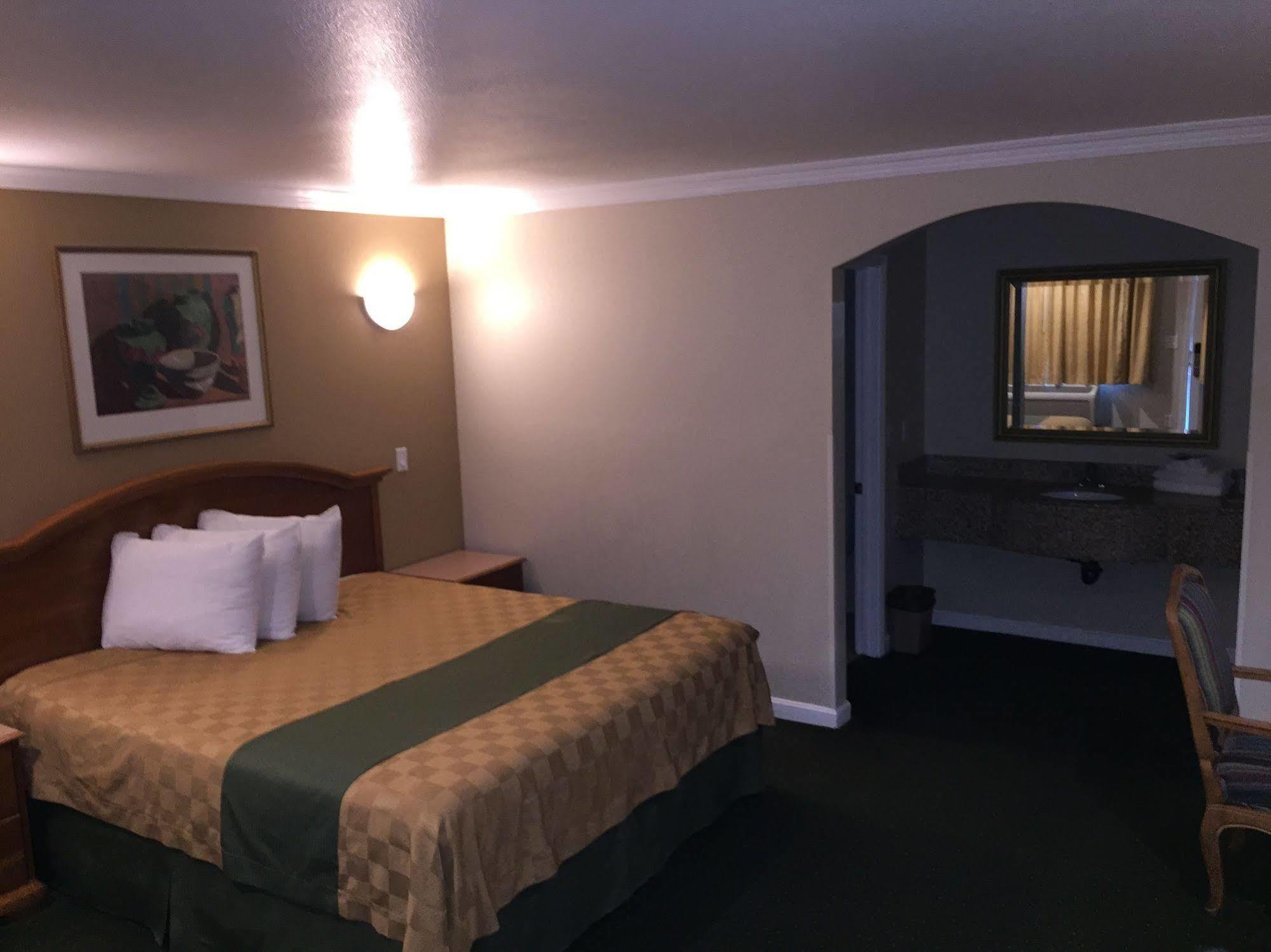 Walnut Inn & Suites West Covina Bagian luar foto