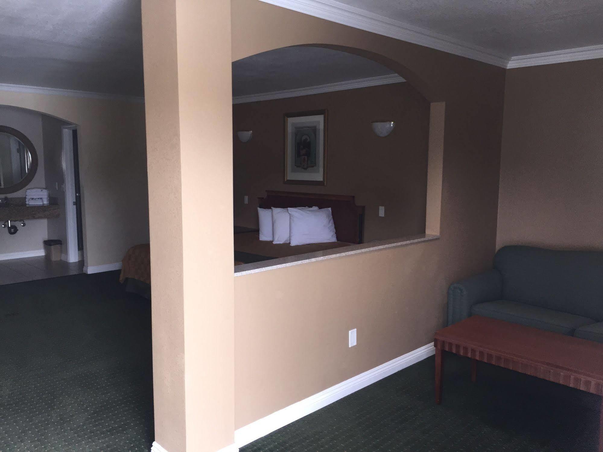 Walnut Inn & Suites West Covina Bagian luar foto