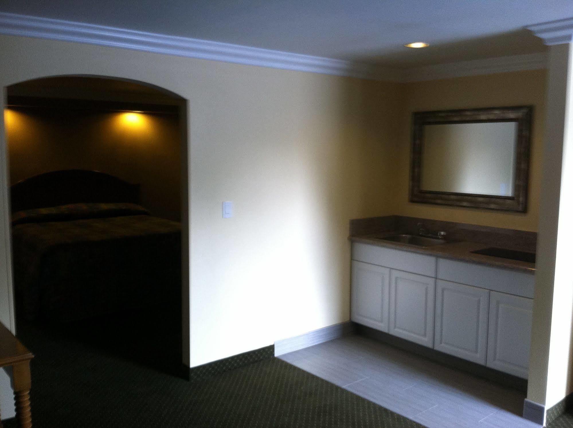Walnut Inn & Suites West Covina Bagian luar foto