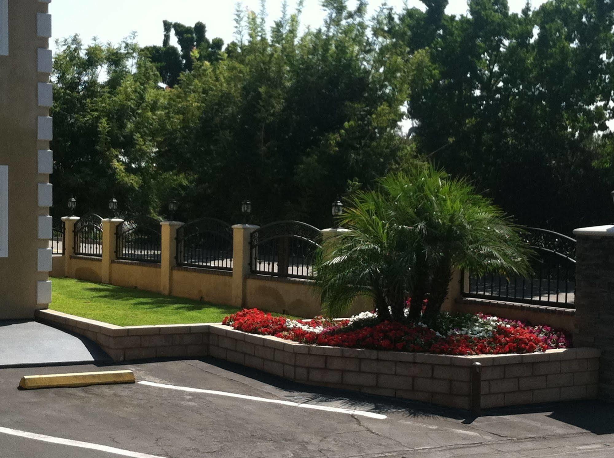 Walnut Inn & Suites West Covina Bagian luar foto